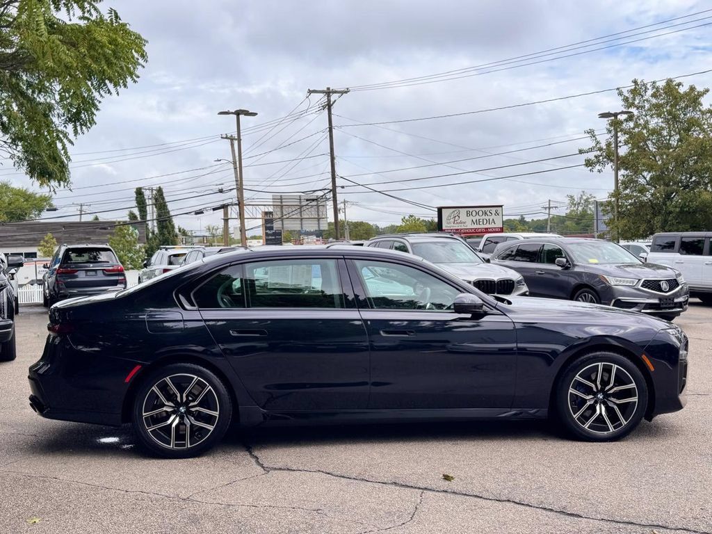 Used 2023 BMW 760i xDrive w/ Parking Assistance Package AWD/4WD image 7