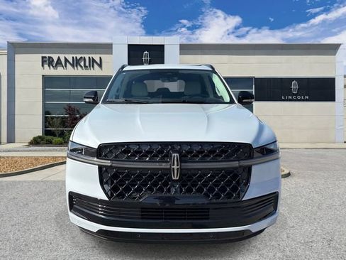 New 2026 Lincoln Navigator Reserve w/ Jet Appearance Package AWD/4WD image 2