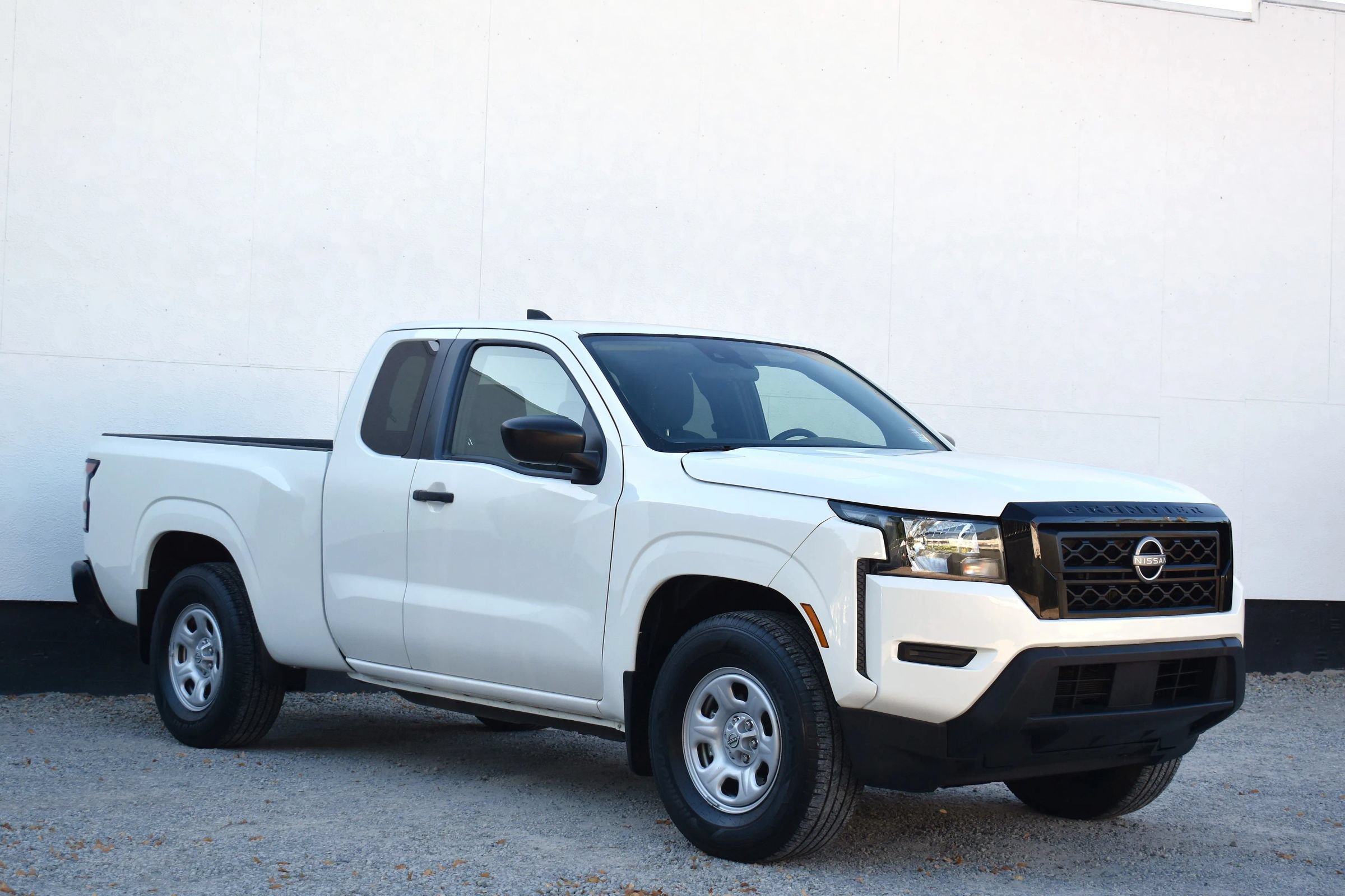 Used 2024 Nissan Frontier S w/ Technology Package RWD image 1