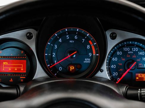 Used 2014 Nissan 370Z Roadster image 13