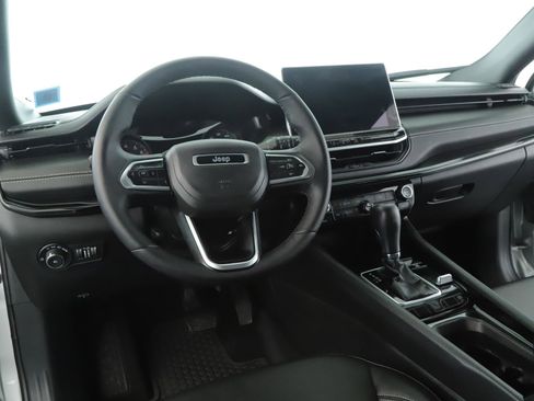 Used 2024 Jeep Compass Latitude w/ Sun and Sound Group image 2