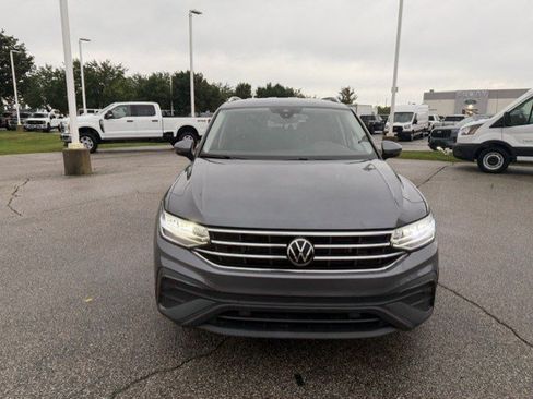 Used 2022 Volkswagen Tiguan SE AWD/4WD image 2