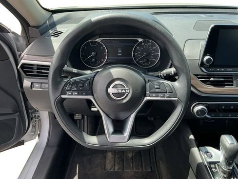 Used 2024 Nissan Altima 2.5 SV FWD image 7
