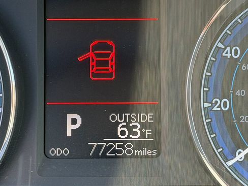 Used 2017 Toyota Corolla LE FWD image 23