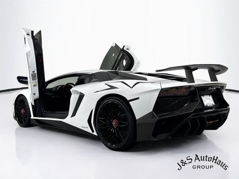 Used 2016 Lamborghini Aventador LP 750-4 Superveloce AWD/4WD image 5