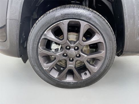 Used 2023 Jeep Renegade Latitude AWD/4WD image 28