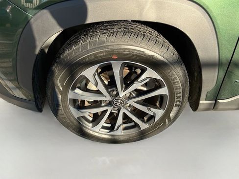 Used 2022 Toyota Corolla Cross XLE w/ Convenience Package FWD image 33