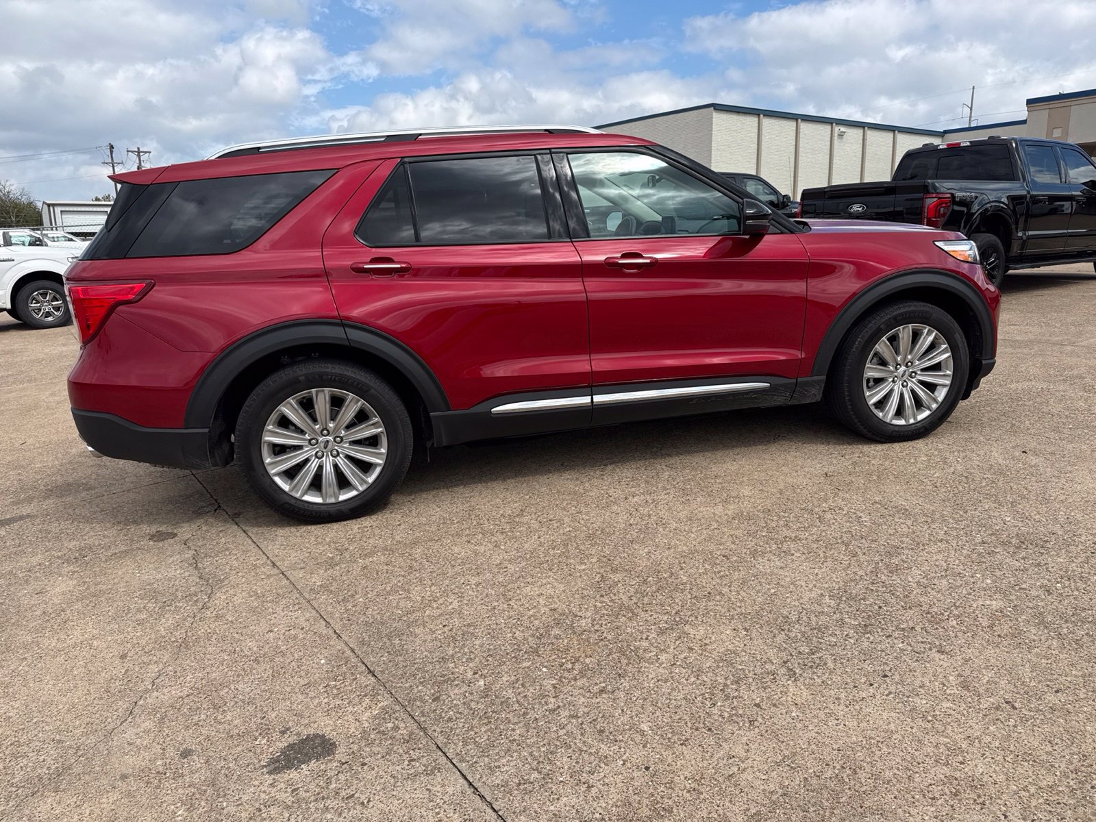Used 2023 Ford Explorer Limited w/ Limited Technology Package RWD image 8