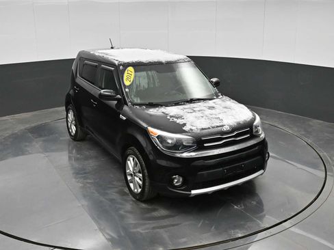 Used 2017 Kia Soul + image 20