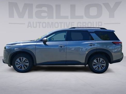 Used 2025 Nissan Pathfinder SV AWD/4WD image 2