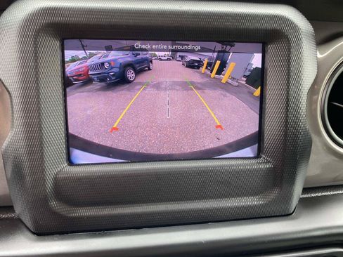 Certified 2022 Jeep Wrangler Sport AWD/4WD image 13