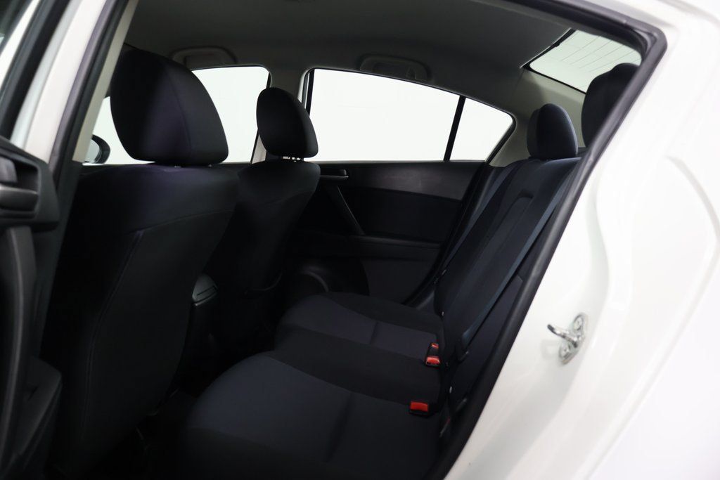 Used 2011 MAZDA MAZDA3 i Touring FWD image 11