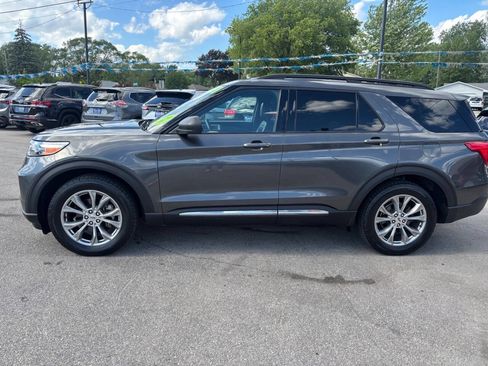 Used 2020 Ford Explorer XLT w/ Equipment Group 202A AWD/4WD image 2