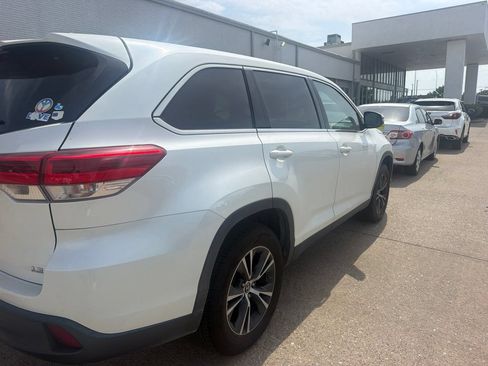 Used 2019 Toyota Highlander Plus FWD image 5