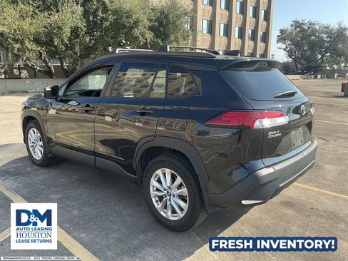 Used 2023 Toyota Corolla Cross LE image 4