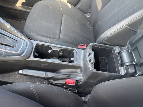 Used 2018 Ford Focus SE image 25