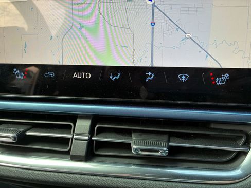 Used 2024 Chevrolet Equinox EV LT image 9