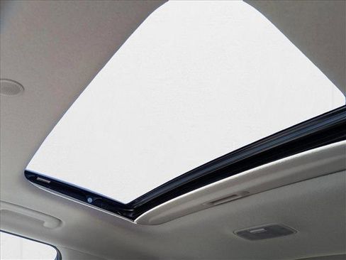 New 2025 Hyundai Venue SEL image 17