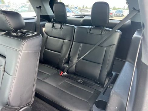 Used 2022 Ford Explorer XLT w/ Equipment Group 202A RWD image 18