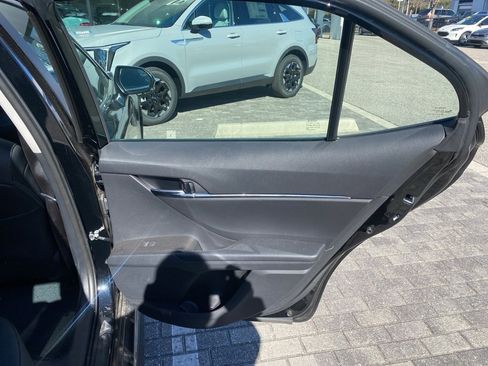 Used 2024 Toyota Camry SE image 19