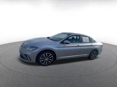 Used 2025 Volkswagen Jetta SE image 8