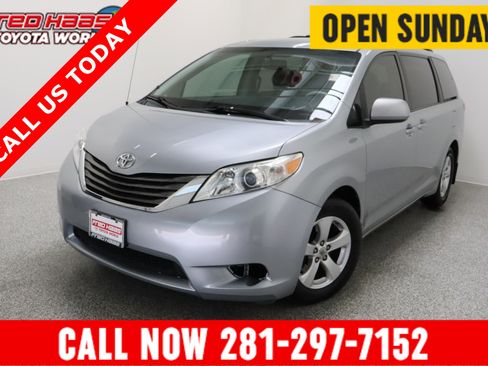 Used 2014 Toyota Sienna LE FWD image 1