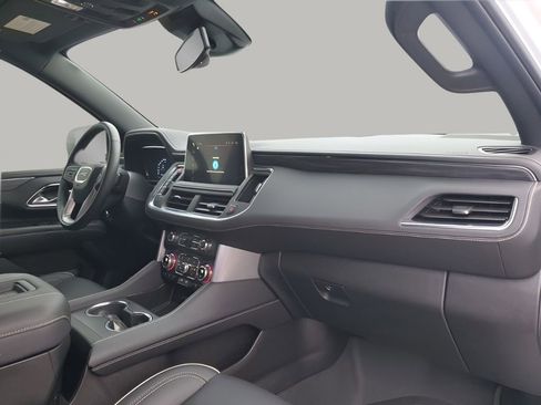 Used 2024 GMC Yukon XL SLT w/ SLT Luxury Package image 14