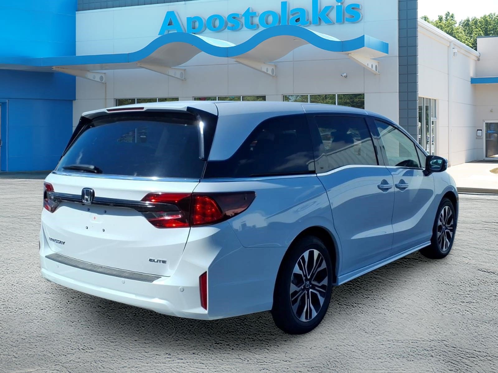 New 2027 Honda Odyssey Elite image 3