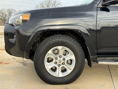 Used 2016 Toyota 4Runner SR5 Premium image 5