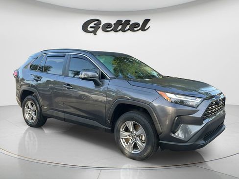 Used 2022 Toyota RAV4 XLE w/ Convenience Package AWD/4WD image 3