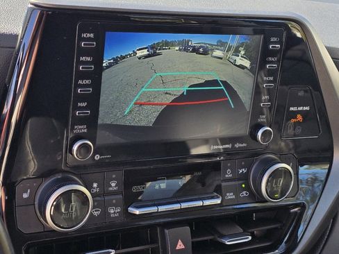 Used 2021 Toyota Highlander XLE image 5