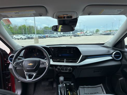 Used 2024 Chevrolet Trax LT w/ Driver Confidence Package FWD image 28