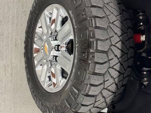 Used 2024 Chevrolet Silverado 2500 High Country w/ High Country Premium Package image 4