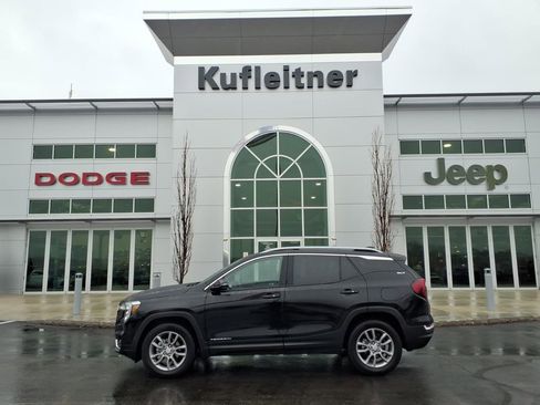 Used 2024 GMC Terrain SLT w/ Infotainment Package II AWD/4WD image 1