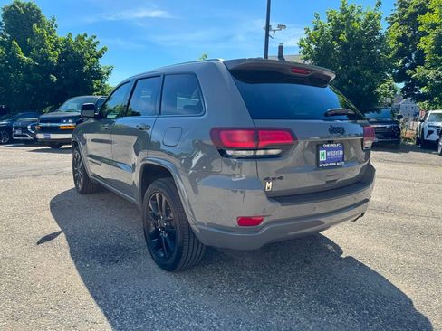 Used 2021 Jeep Grand Cherokee Laredo X AWD/4WD image 4