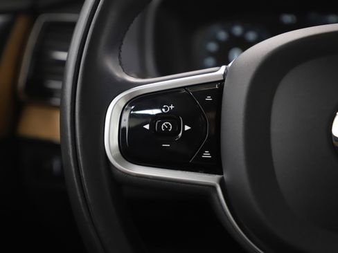 Used 2022 Volvo XC90 T6 Momentum w/ Advanced Package image 28