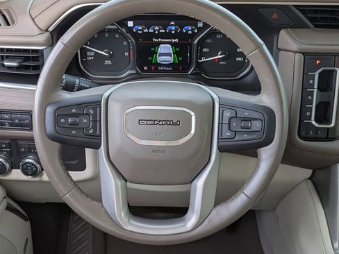 Used 2021 GMC Yukon Denali w/ Denali Premium Package AWD/4WD image 11