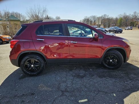 Used 2018 Chevrolet Trax LT w/ Sun & Sound Package image 6