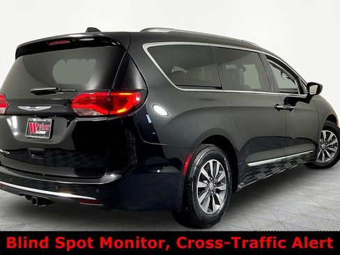 Used 2020 Chrysler Pacifica Touring-L Plus FWD image 6