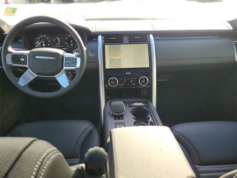 New 2025 Land Rover Discovery S image 18