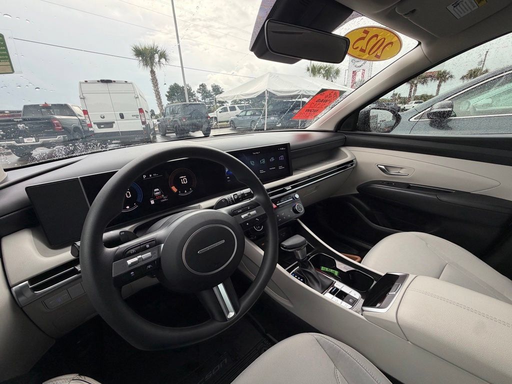 Used 2025 Hyundai Tucson SEL FWD image 19