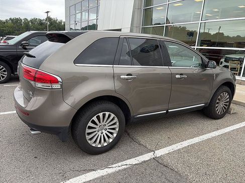 Used 2012 Lincoln MKX AWD image 3
