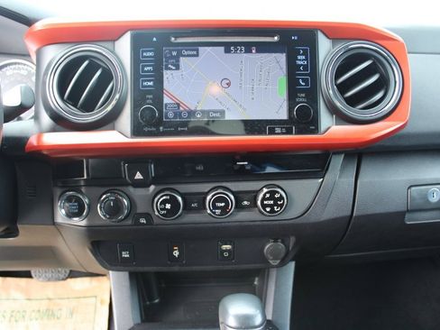 Used 2017 Toyota Tacoma TRD Off-Road image 17