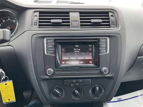 Used 2016 Volkswagen Jetta S image 24
