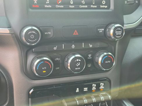Used 2019 RAM 1500 Big Horn AWD/4WD image 14
