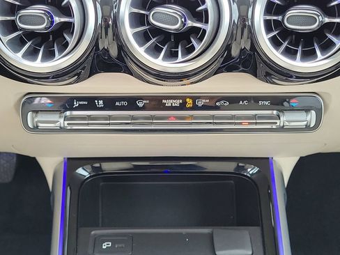 Certified 2022 Mercedes-Benz GLB 250 image 18