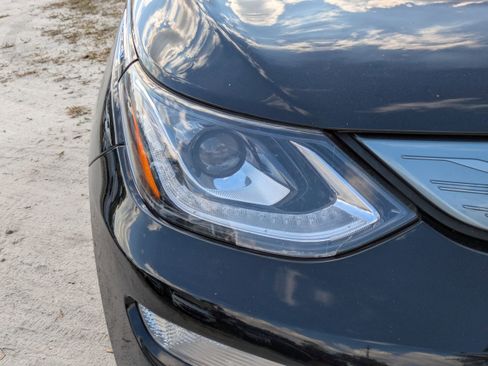 Used 2019 Chevrolet Bolt Premier w/ Infotainment Package image 9