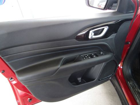 New 2026 Jeep Compass Latitude image 19