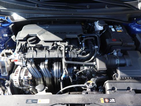 Used 2024 Hyundai Elantra SE FWD image 13