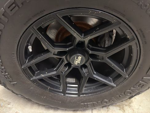 Used 2011 Toyota Tundra Limited w/ Memory Pkg image 30